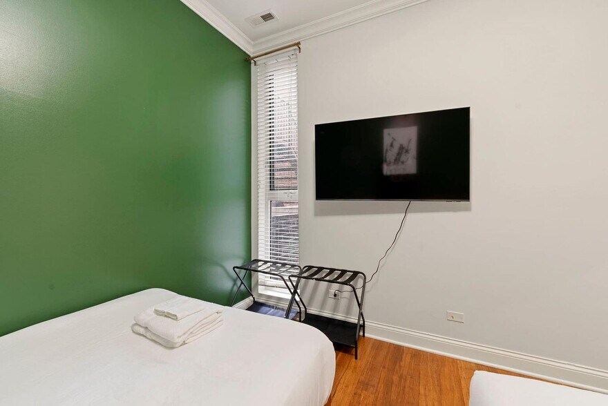 Building Photo - 1243 W Madison St