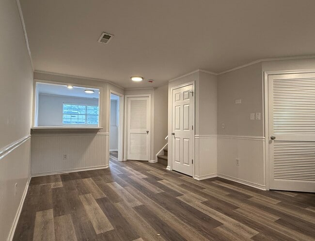 Building Photo - 107 Stoneshire Dr