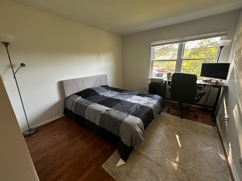 Bed room 2 - 1424 Country Mill Dr
