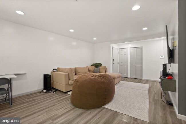 Building Photo - 3352 Huntley Sq Dr