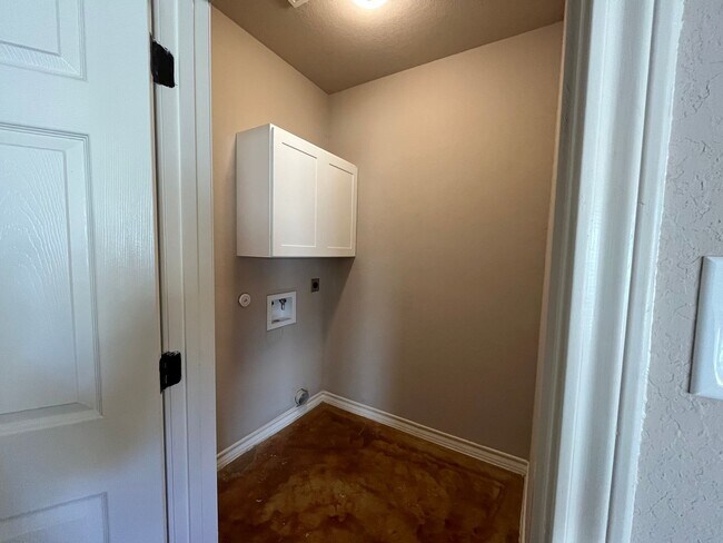 Building Photo - Town home for rent