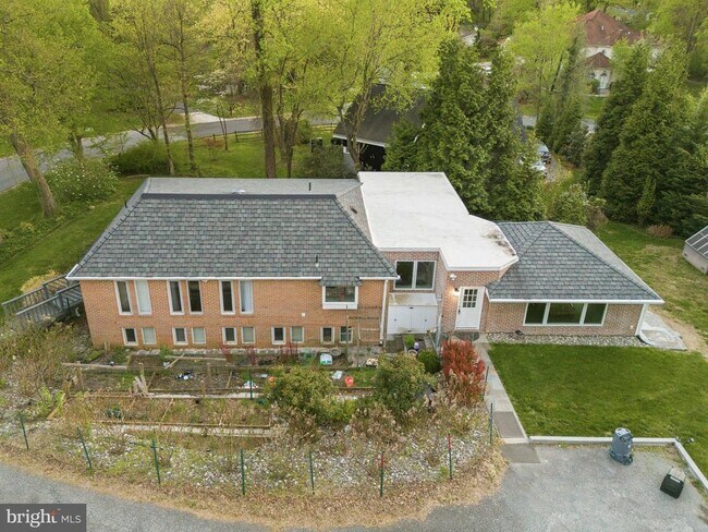 Building Photo - 9416 Holbrook Ln