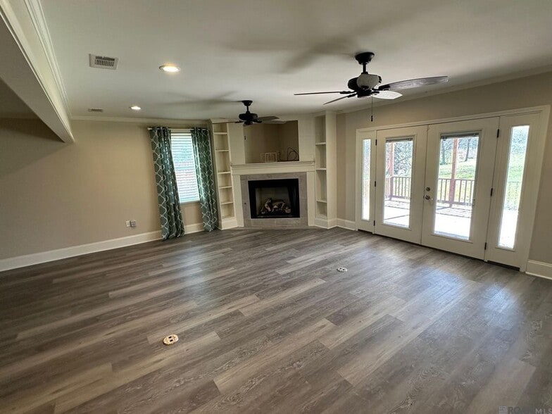 Building Photo - 9620 Island Rd