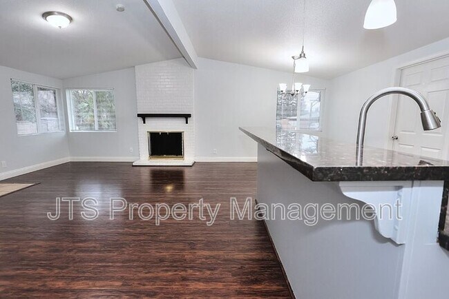 Building Photo - 2000 Belcot Rd