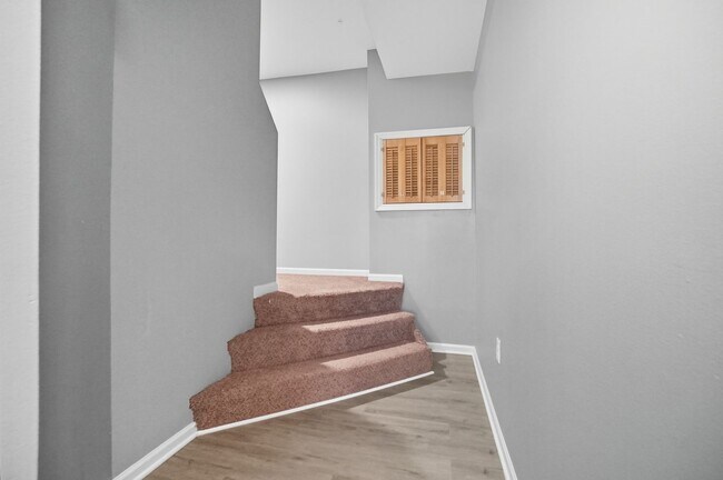 Building Photo - Emming Duplex