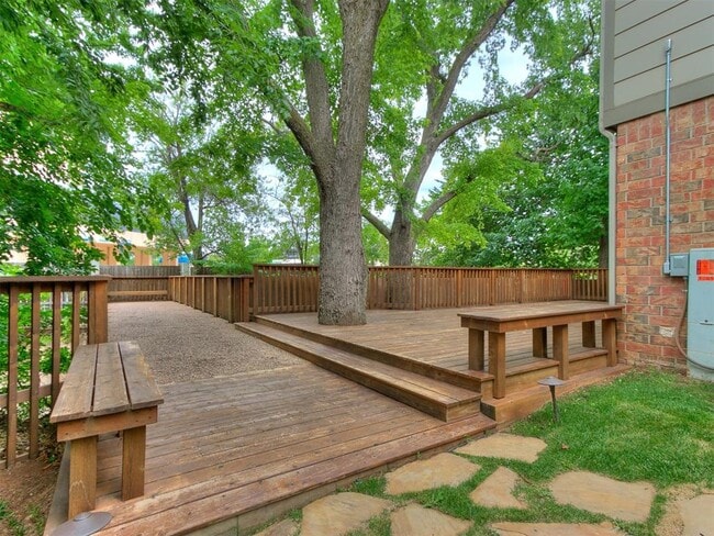 Building Photo - 1201 Glenbrook Dr
