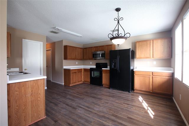 Building Photo - 1200 Willow Tree Dr