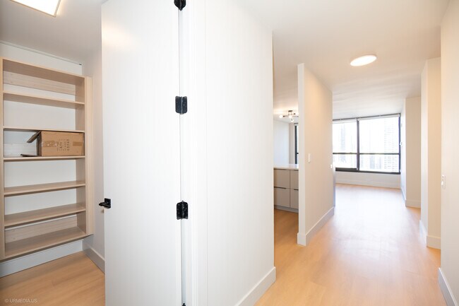 Building Photo - 405 N Wabash Ave