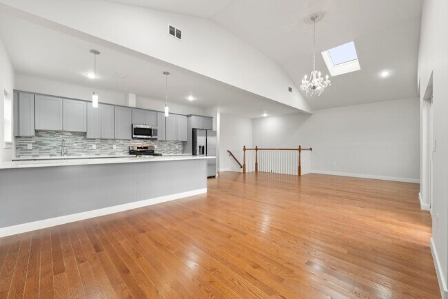 Building Photo - 41 E 16th St