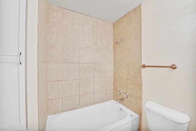 Building Photo - Charming 2-Bed Condo Near CMU & St. Mary’s...