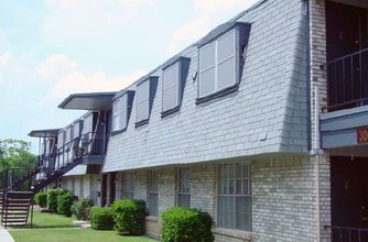 Building Photo - Oaks at Jane Lane