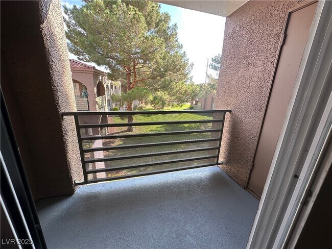 Building Photo - 2120 Sealion Dr