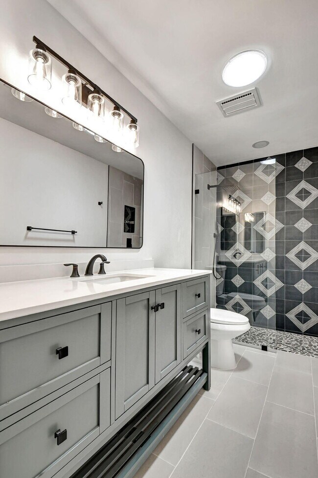 Building Photo - 4705 Fountains Dr S