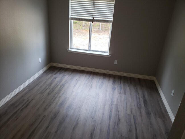 Building Photo - 103 Corine St