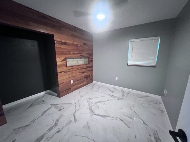 Building Photo - 3320 NW 24th Ave