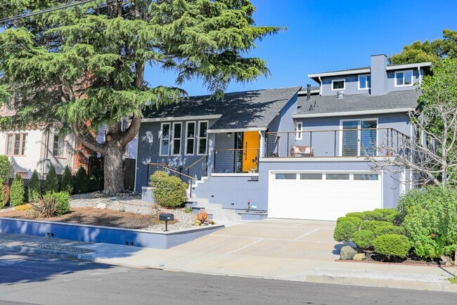 Primary Photo - Stunning El Cerrito East Richmond Heights ...