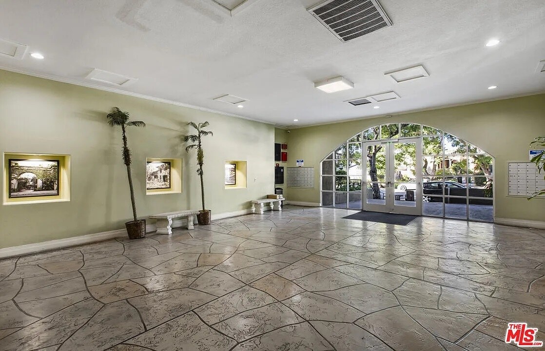 Lobby - 6140 Monterey Rd