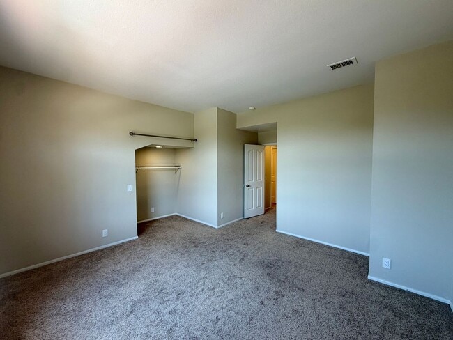 Building Photo - 3366 Waterford Dr