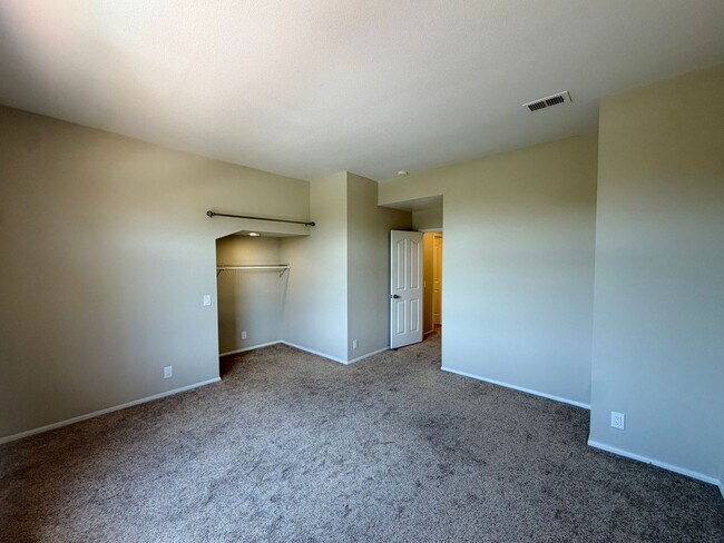 Building Photo - Spacious Five Bedroom in Rancho Del Oro