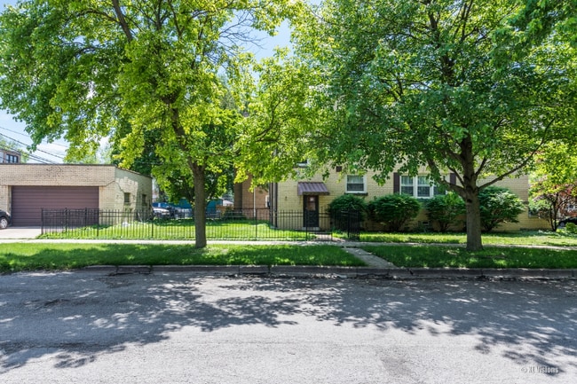 Building Photo - 10601 S Artesian Ave