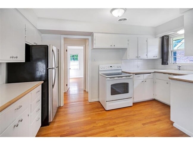 Building Photo - 3829 Ewing Ave S