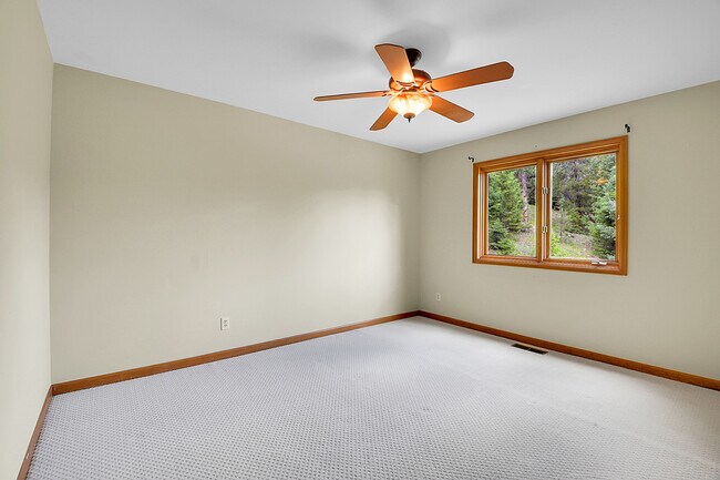Building Photo - 5368 Evergreen Heights Dr