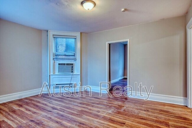 Building Photo - 322 N Newstead Ave