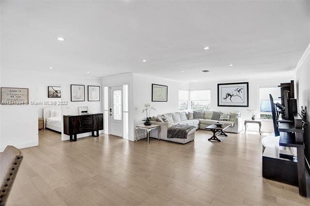 Building Photo - 8370 N Kendall Dr