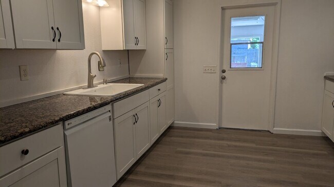 Building Photo - 4665 W Hedges Ave