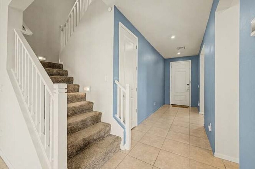 Building Photo - 35 S Biella Pl