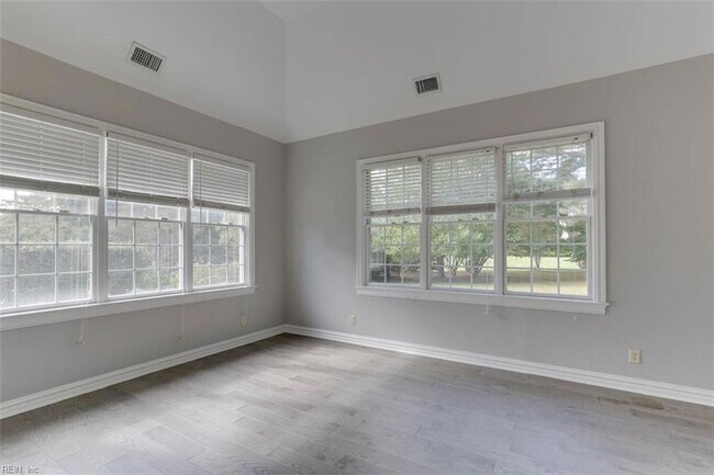 Building Photo - 5102 Waterford Pl