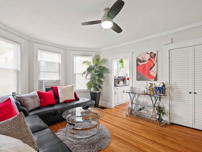 Building Photo - 8 Edgemere Rd