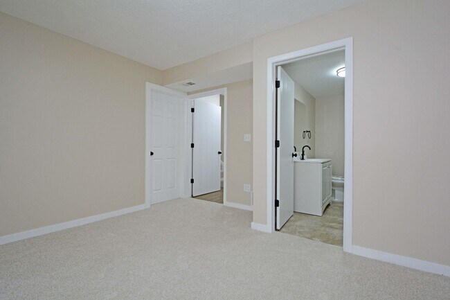 Building Photo - Beautifully Updated 3-Bed 2-Bath Townhouse in Savage - Available Now!