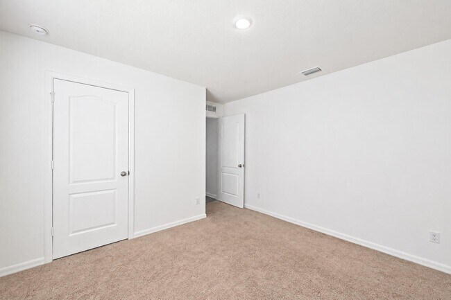 Building Photo - 5318 Imagination Dr