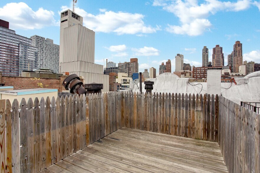 Building Photo - 438 W 52nd St