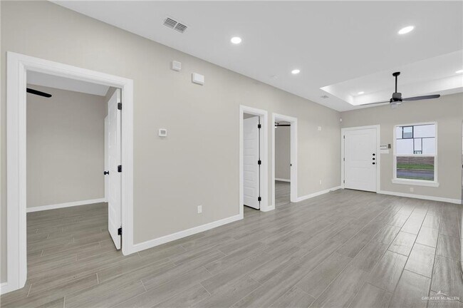 Building Photo - 12 Crestview St