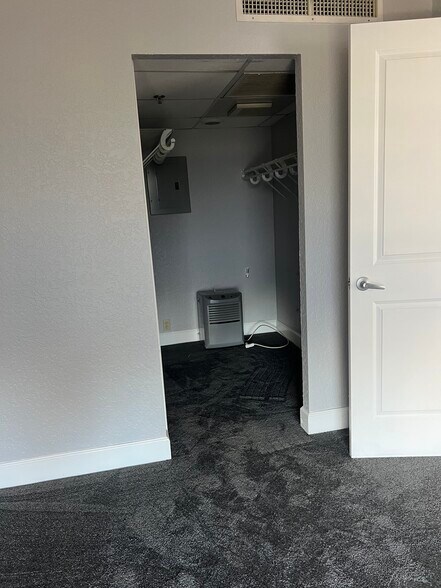 Building Photo - 151 E Washington St