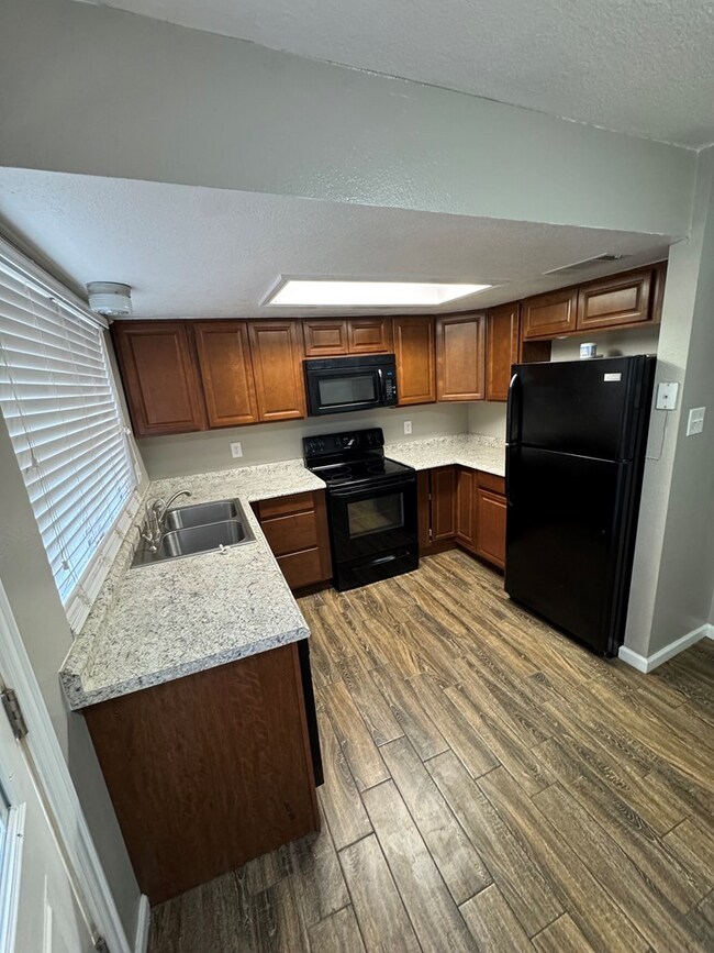 Building Photo - 1324 Harless Ave