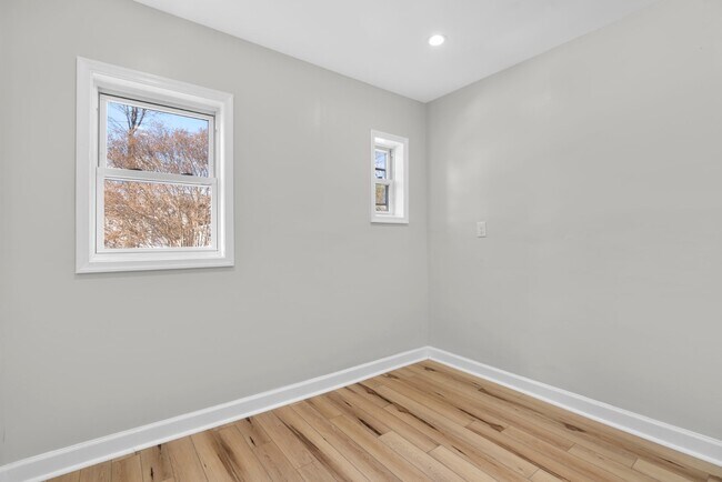 Building Photo - 216 S Castle St