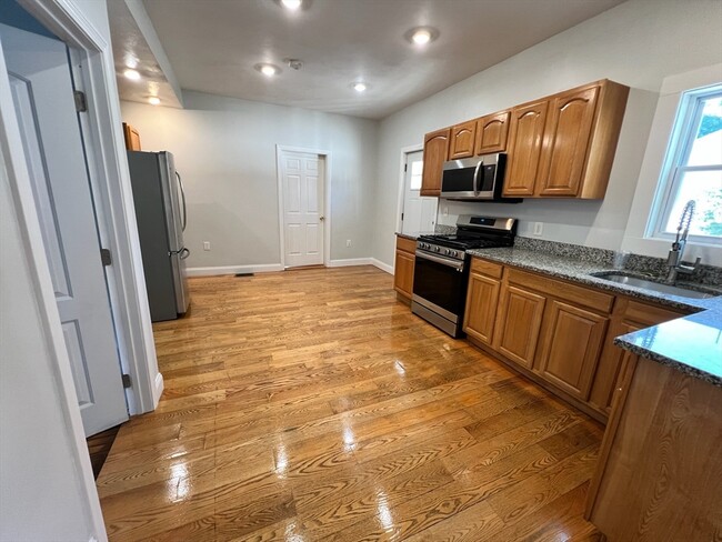 Building Photo - 264 Belmont Ave