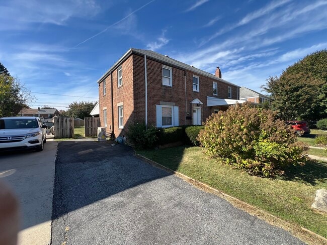 Building Photo - 1517 Catalina Ave