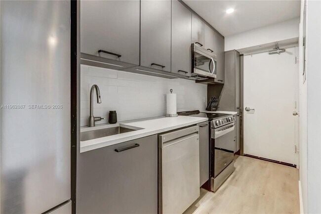 Building Photo - 1000 West Ave