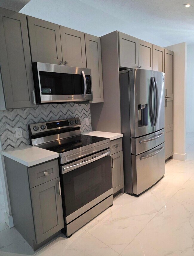 Building Photo - 1697 SW Clover St