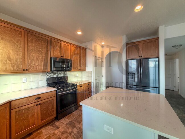 Building Photo - Spacious Airway Heights Home