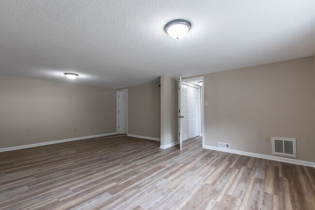 Building Photo - ONE YEAR LEASE WITH POSSIBLE LEASE PURCHAS...