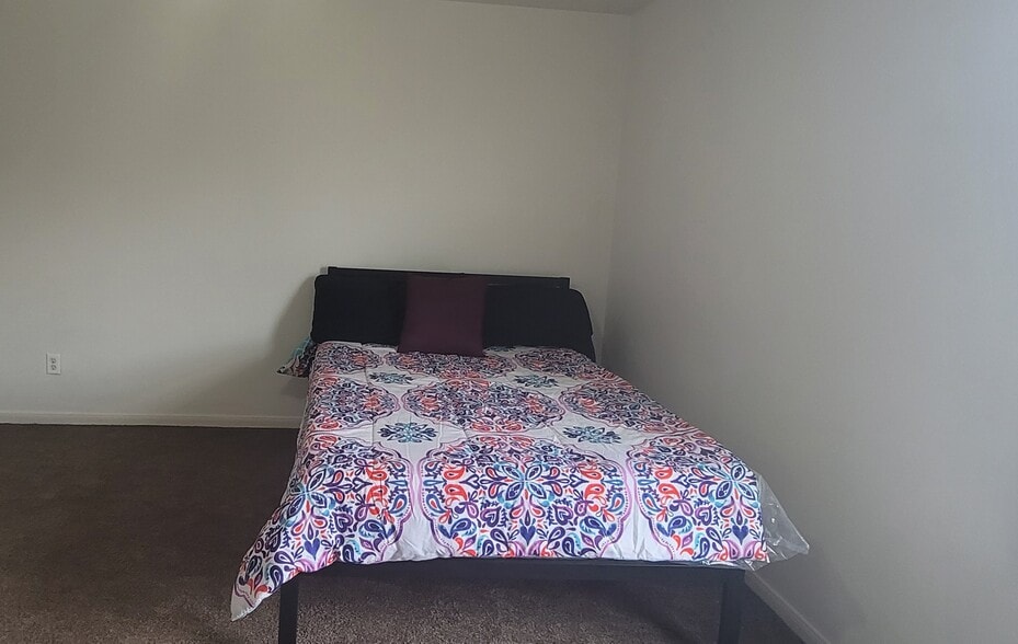 Bedroom - 23352 High Point St