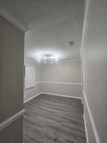 Building Photo - 595 Winding Creek Rd