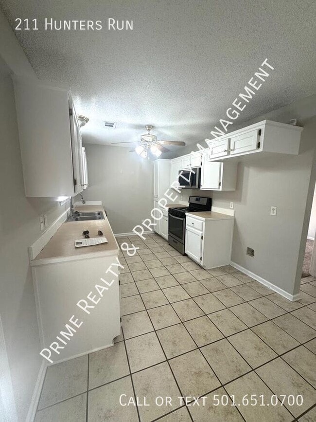 Building Photo - 211 Hunters Run