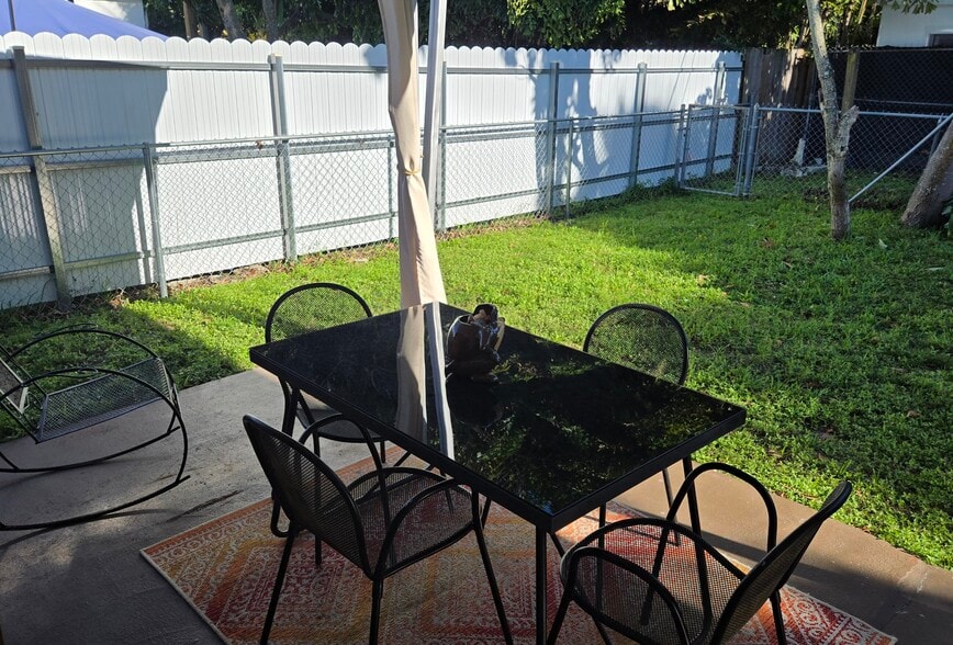 Building Photo - 2252 SW 10th St