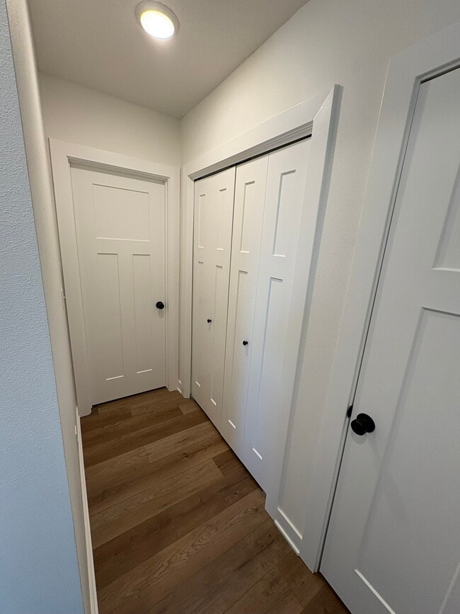 Building Photo - 230 Nw Waverly Dr